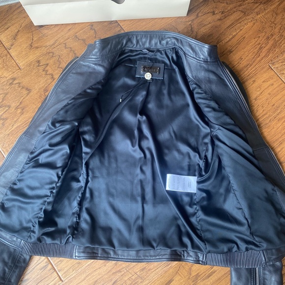 **BRAND NEW ** Navy Blue Danier Leather Jacket - Picture 5 of 10